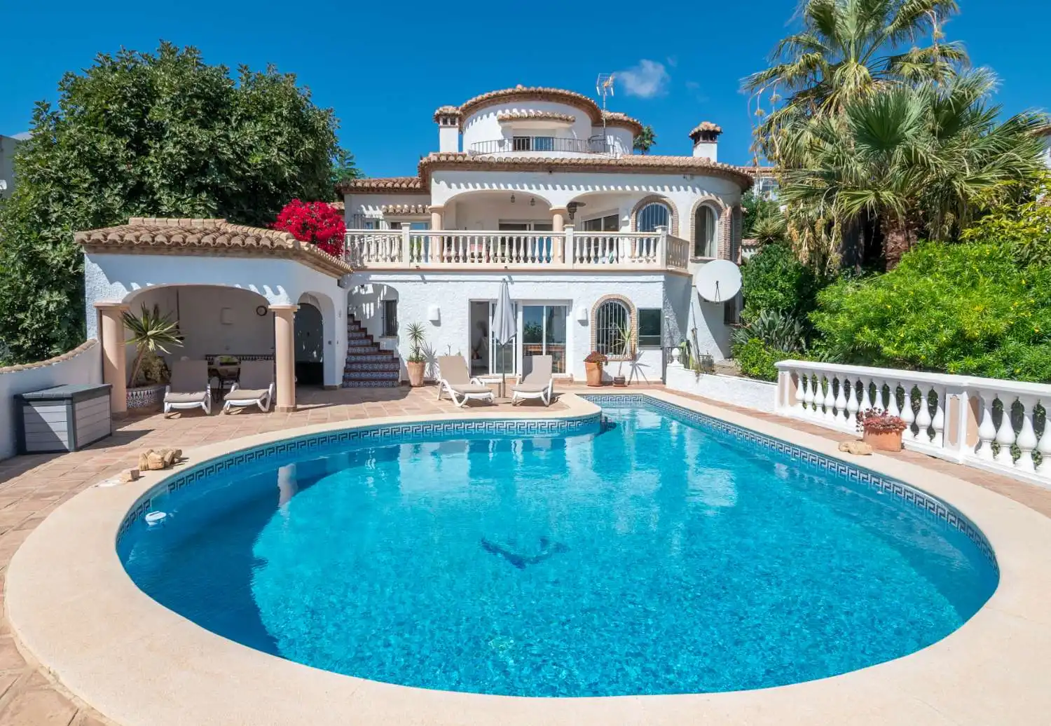 Detached house with pool for sale in Centro