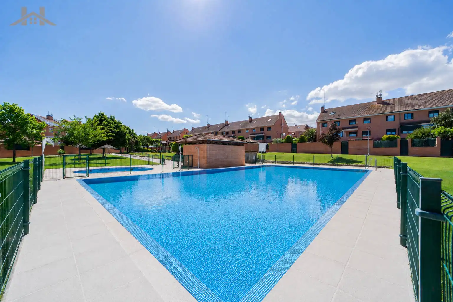 Swimming pool of Detached homes for sale in Móstoles  with Air Conditioner, Heating and Private garden