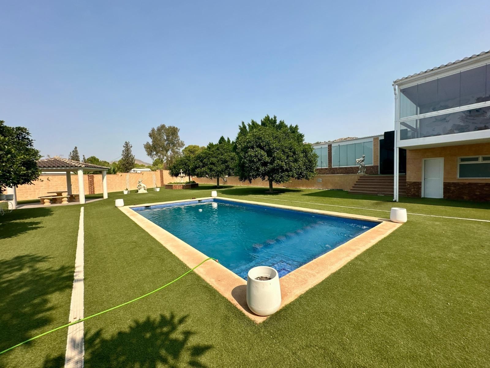 Piscina de Casa o xalet en venda en Alicante / Alacant amb Aire condicionat, Jardí privat i Terrassa
