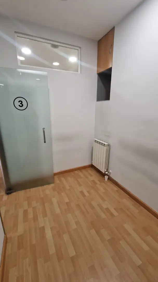 Geschaftsraum zur Miete in León Capital 
