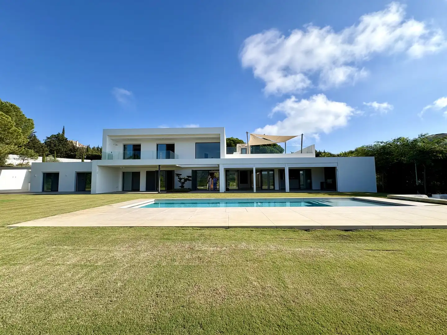 Vista exterior de Casa o chalet en venta en Sotogrande con Aire acondicionado, Jardín privado y Terraza