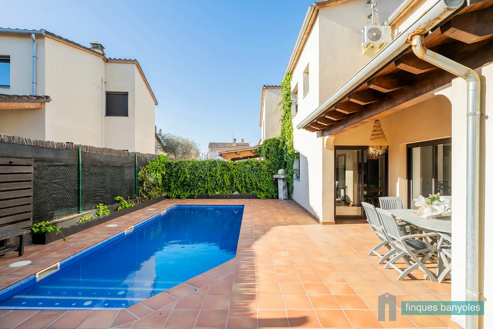 Piscina de Casa adosada en venta en Porqueres con Aire acondicionado, Calefacción y Jardín privado