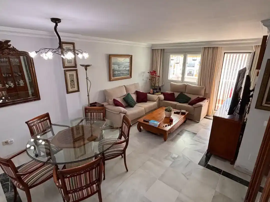 Living room of Flat for sale in Marbella  with Air Conditioner, Swimming Pool and Balcony