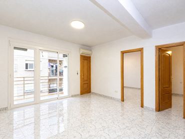 Pis amb balcó en venda a Camino de Ronda 122