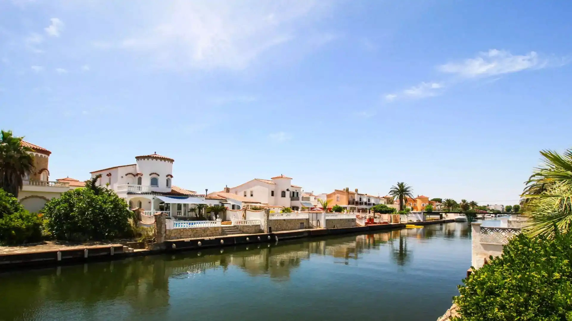 Casa con piscina en venta en SEGRE 13