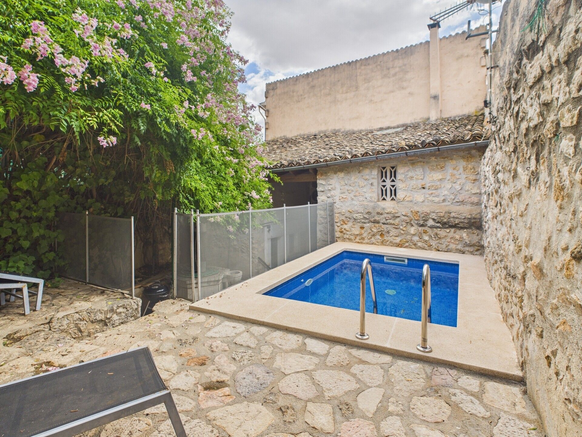 Swimming pool of Single-family semi-detached for sale in Lloseta  with Air Conditioner, Private garden and Storage room