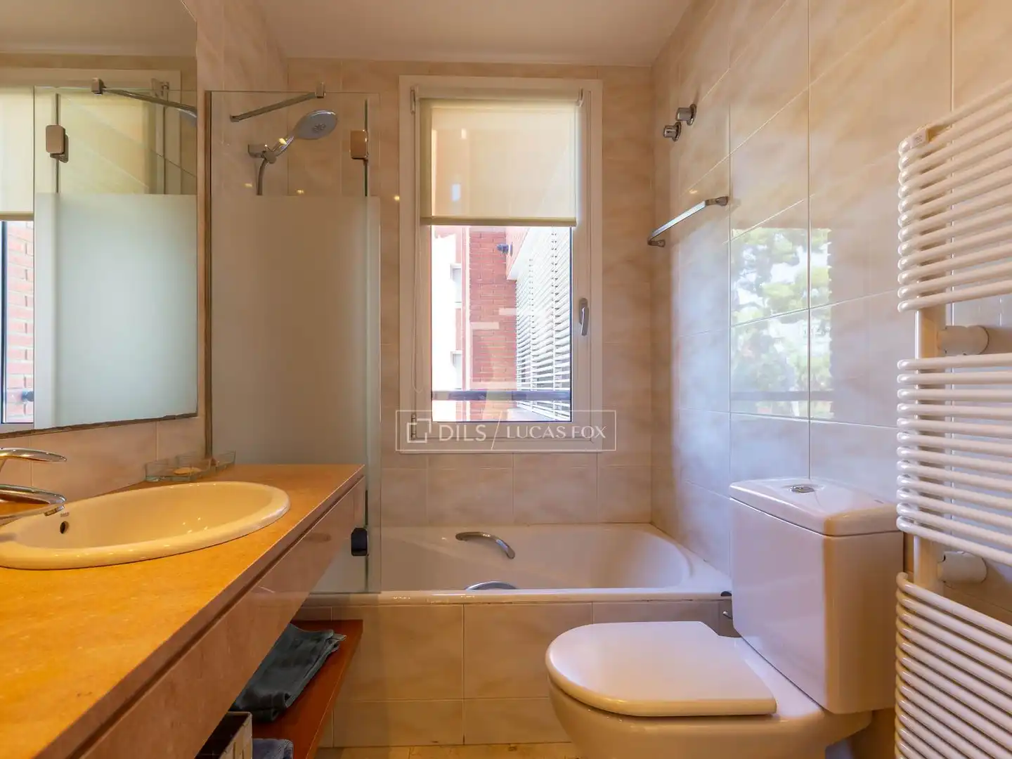 Bathroom of Flat for sale in Esplugues de Llobregat  with Air Conditioner, Heating and Private garden