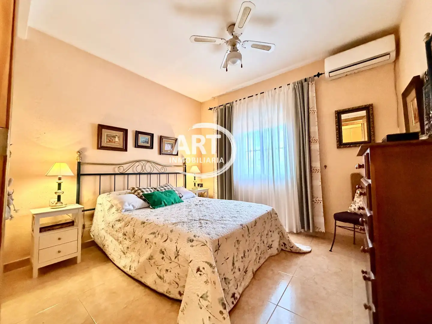 Bedroom of Houses for sale in L'Eliana  with Air Conditioner, Heating and Private garden