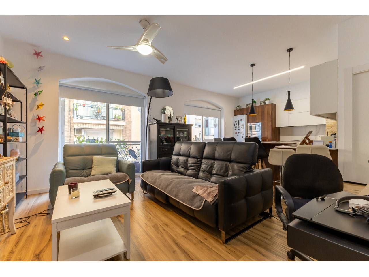 Living room of Flat for sale in  Valencia Capital  with Air Conditioner, Parquet flooring and Furnished