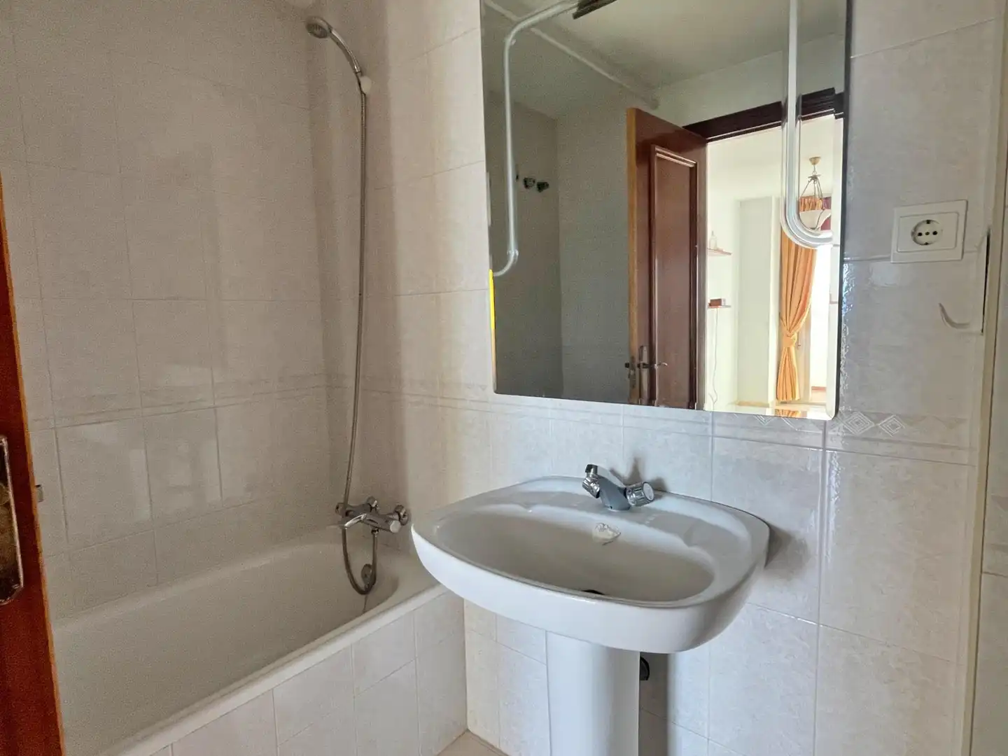 Baño de Piso en venta en Rincón de la Victoria con Aire acondicionado, Terraza y Piscina comunitaria