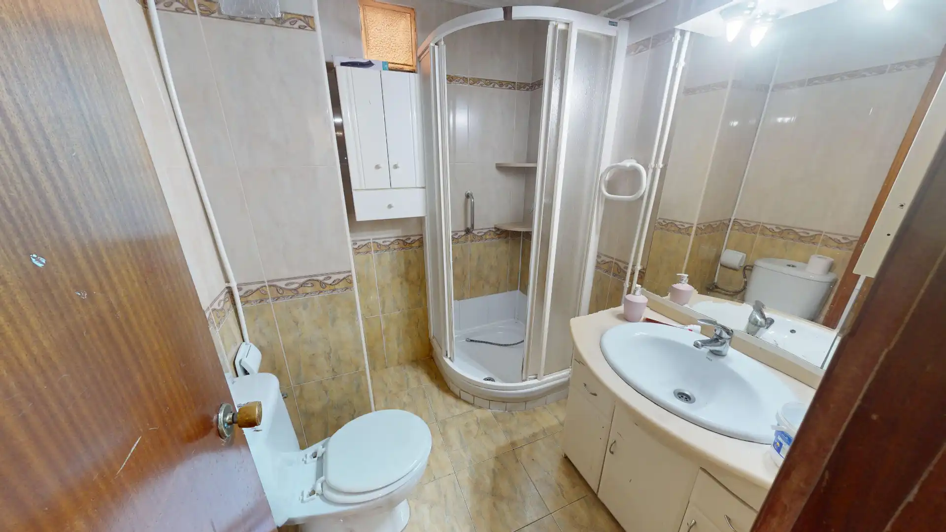 Baño de Piso en venta en Elche / Elx con Amueblado, Lavadora y Balcón
