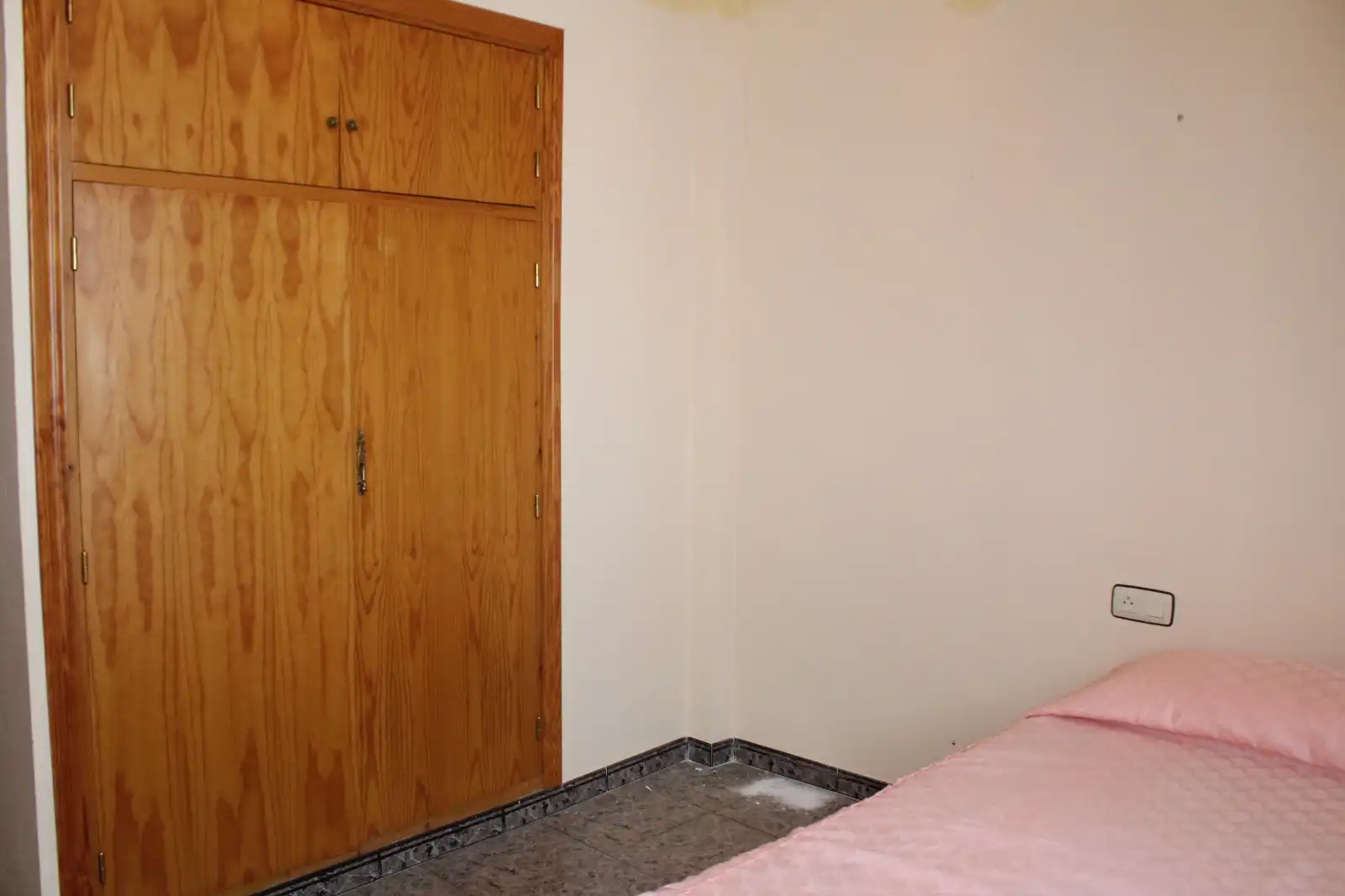 Habitación de Casa o chalet en venta en Nevada con Terraza, Trastero y Amueblado