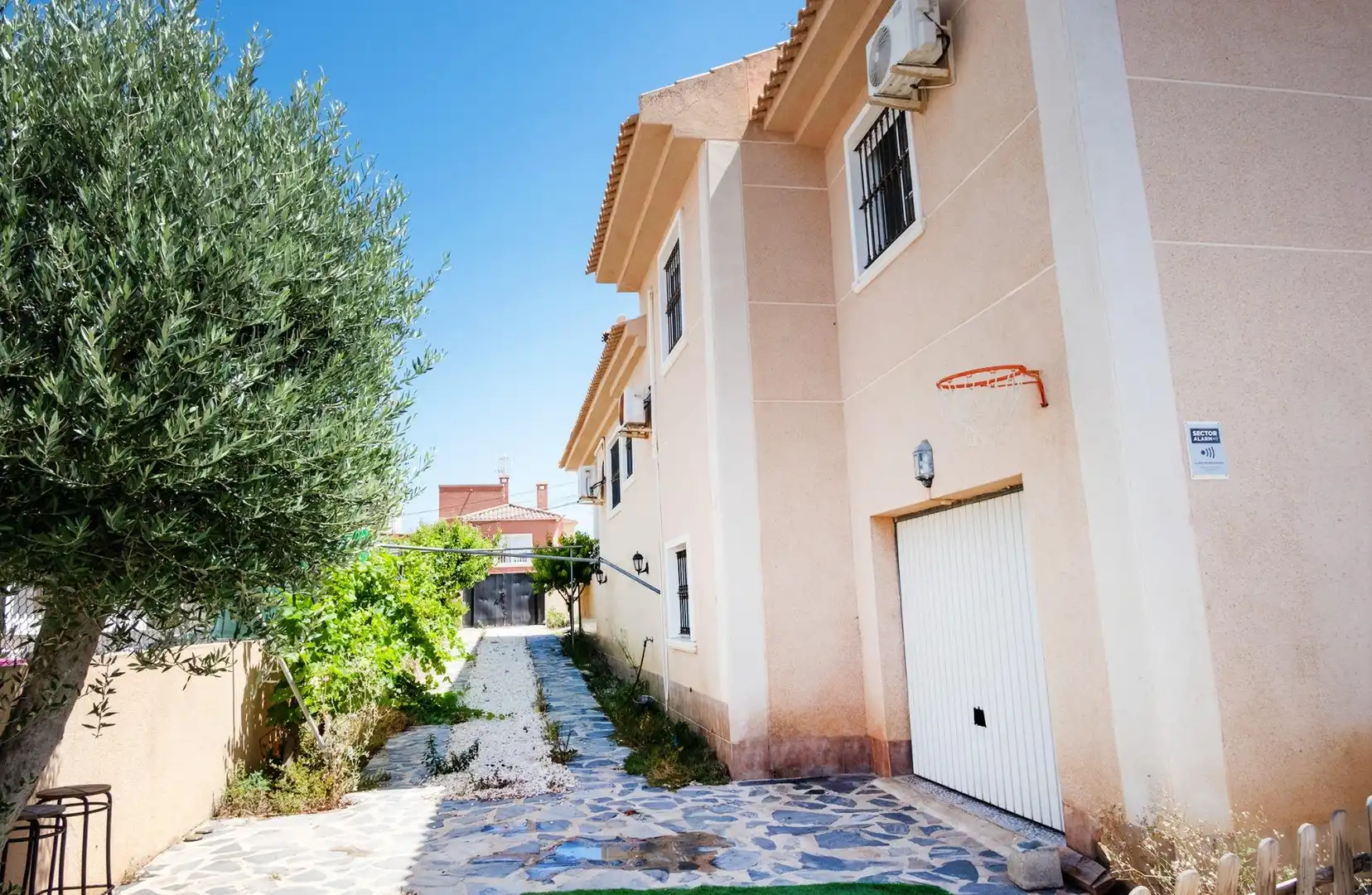 Vista exterior de Casa adosada en venta en Torrevieja con Aire acondicionado, Calefacción y Jardín privado