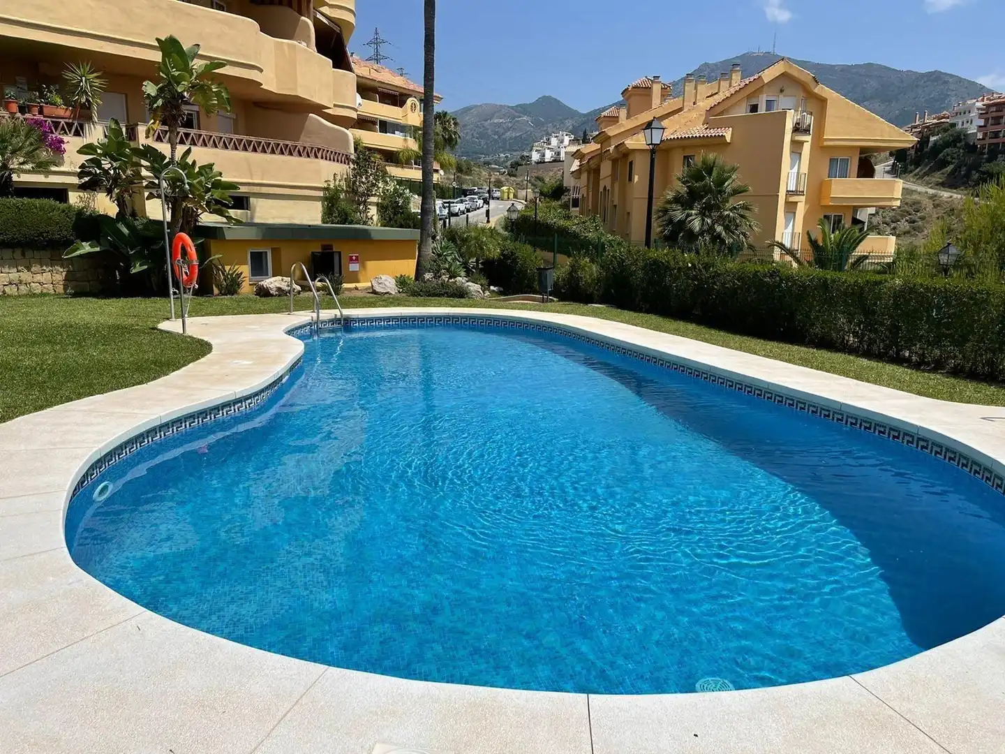 Piscina de Ático de alquiler en Fuengirola con Aire acondicionado, Calefacción y Jardín privado