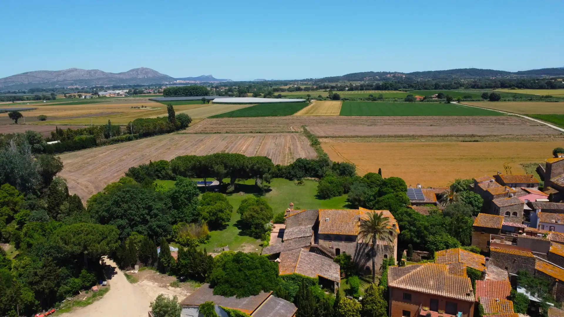 Country homes for sale in Parlavà  with Air Conditioner, Private garden and Terrace