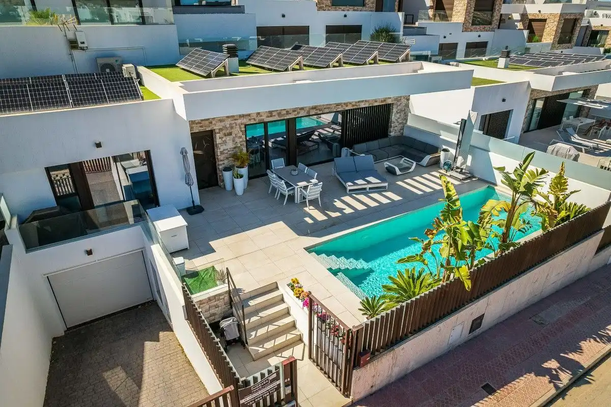 Casa con piscina in vendita a Benimar