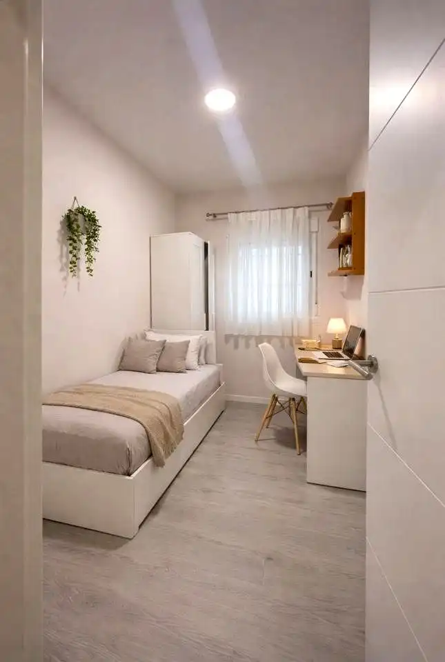Dormitori de Planta baixa de lloguer en Madrid amb Calefacció, Terrassa i Moblat