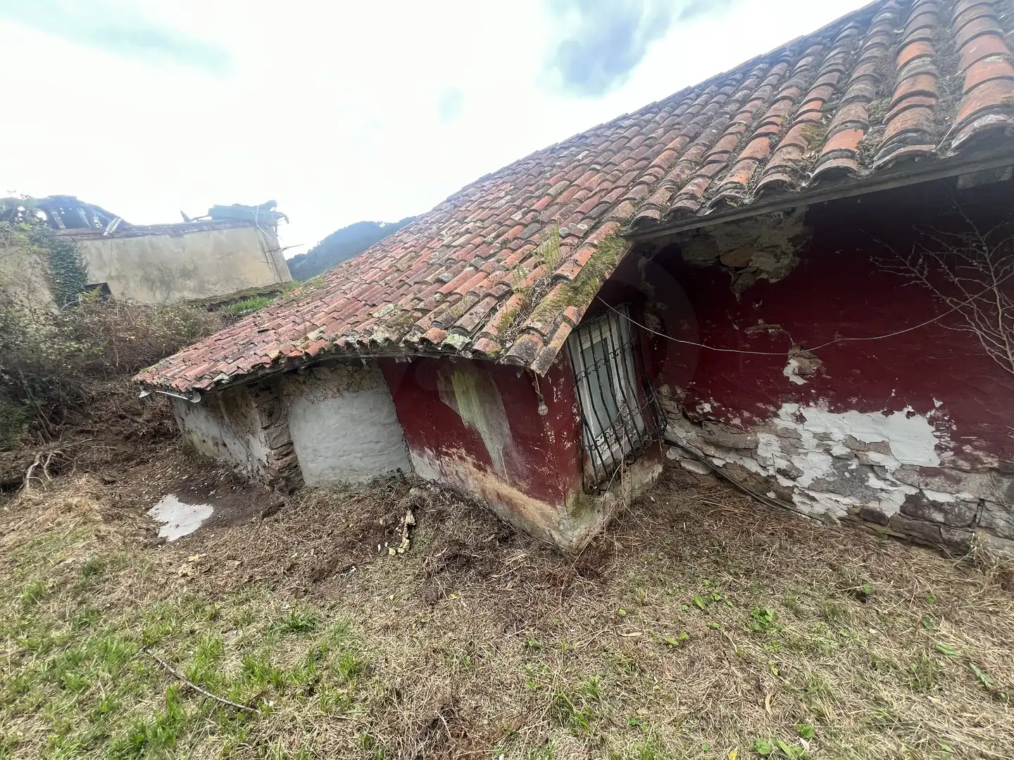 Außenansicht von Country house zum Verkauf in Candamo mit Heizung und Terrasse