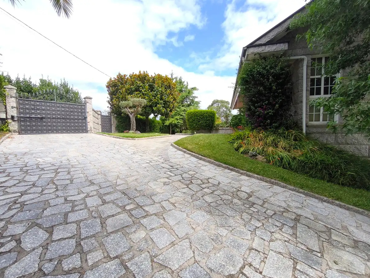Vista exterior de Casa o chalet en venta en Vilagarcía de Arousa con Calefacción, Jardín privado y Parquet