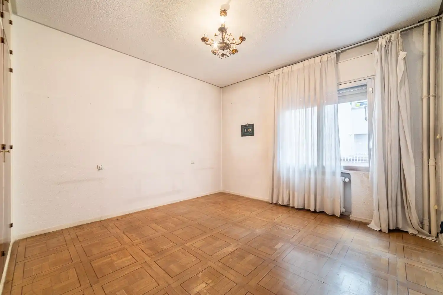 Sala d'estar de Pis en venda en Madrid amb Calefacció i Parquet