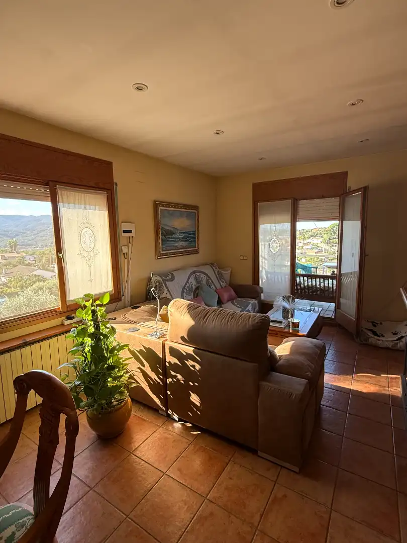 Sala de estar de Casa o chalet en venta en Riells i Viabrea con Calefacción, Jardín privado y Piscina