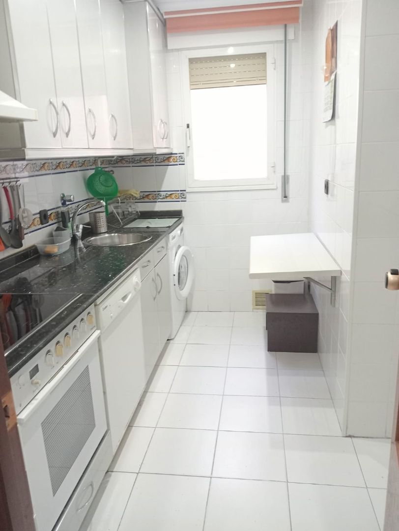 Cuina de Apartament en venda en  Logroño amb Calefacció, Moblat i Balcó