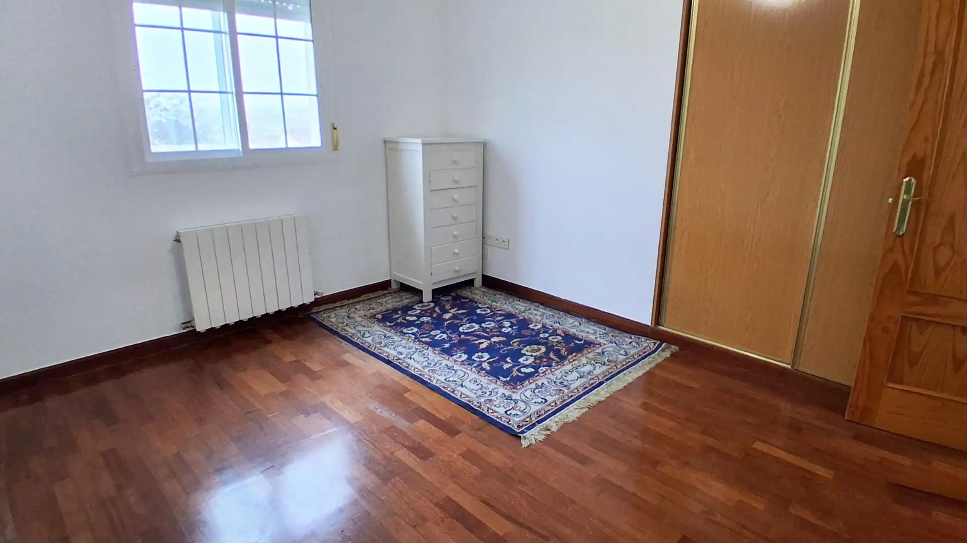 Schlafzimmer von Einfamilien-Reihenhaus zum Verkauf in Cabrerizos mit Heizung, Abstellraum und Schwimmbad