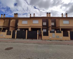 Single-family semi-detached for sale in Calle de la Constelación de Pegaso, Parla Este