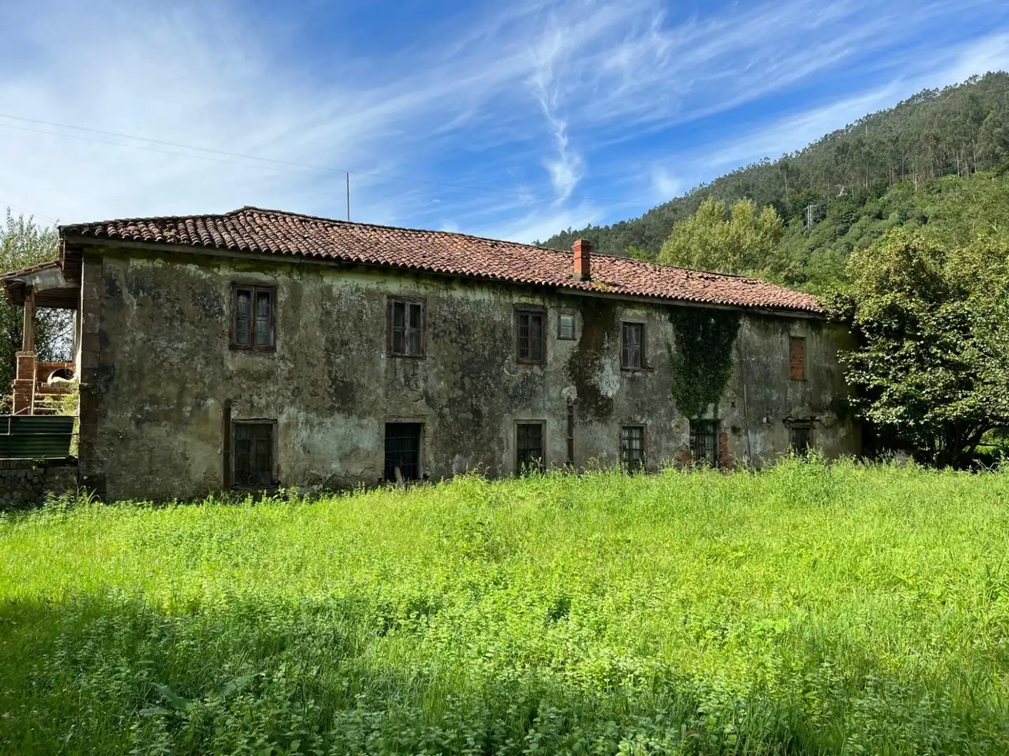 Vista exterior de Casa o xalet en venda en San Felices de Buelna