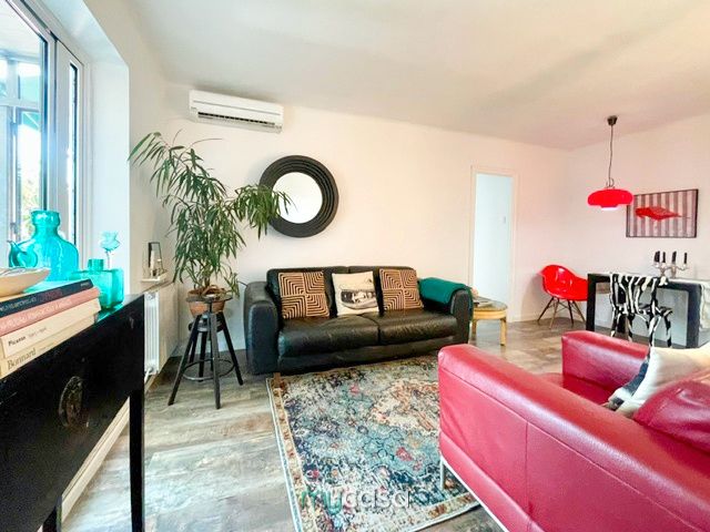 Sala de estar de Ático en venta en Santa Coloma de Gramenet con Aire acondicionado, Calefacción y Parquet