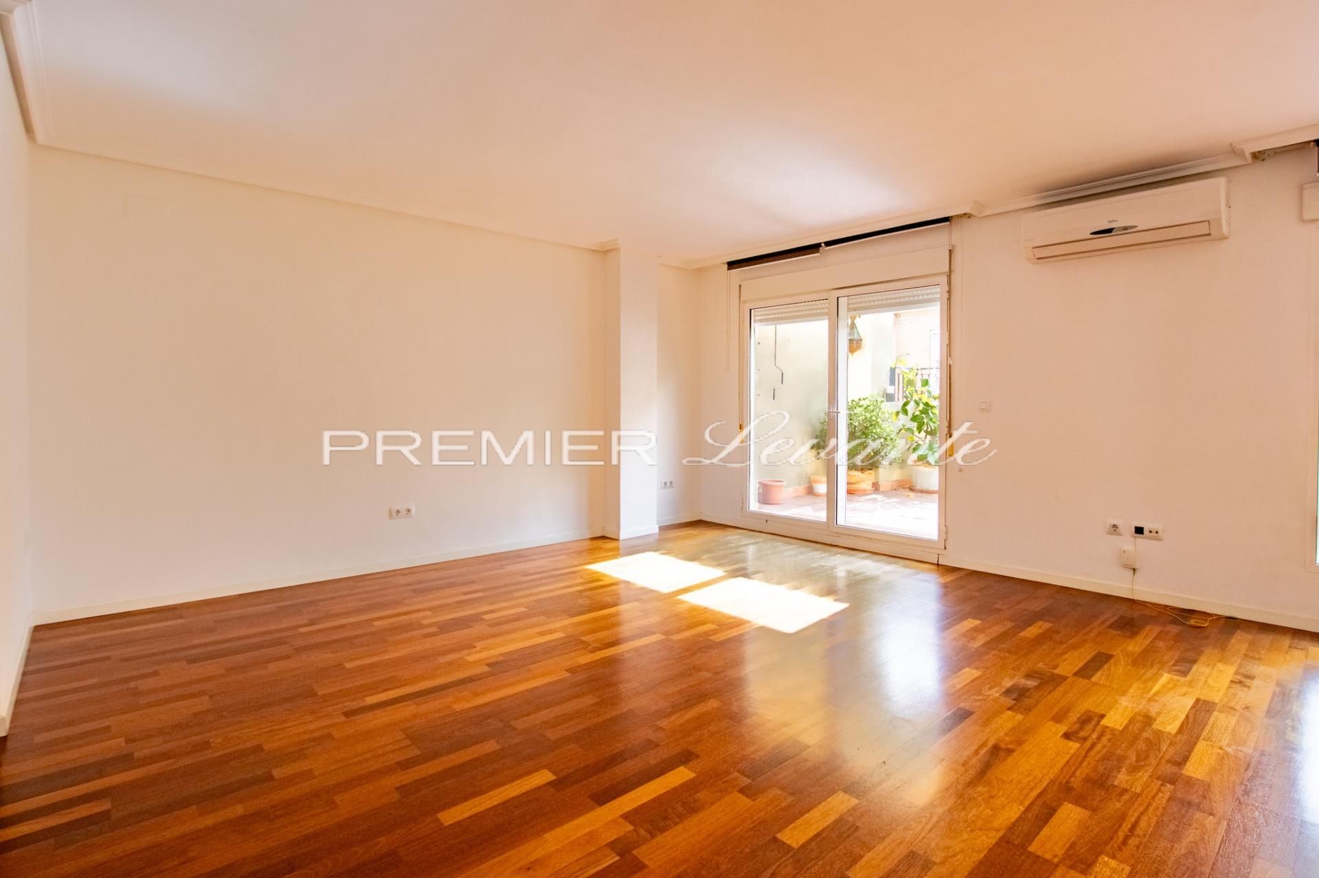 Attic for sale in Alicante / Alacant  with Air Conditioner, Heating and Parquet flooring