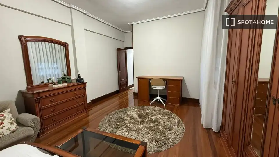 Dormitori de Apartament per a compartir en Bilbao  amb Aire condicionat, Terrassa i Moblat