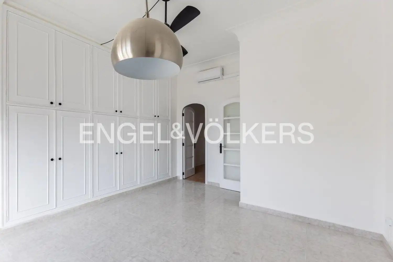 Wohnung zur Miete in Valencia mit Klimaanlage, Heizung und Parkett