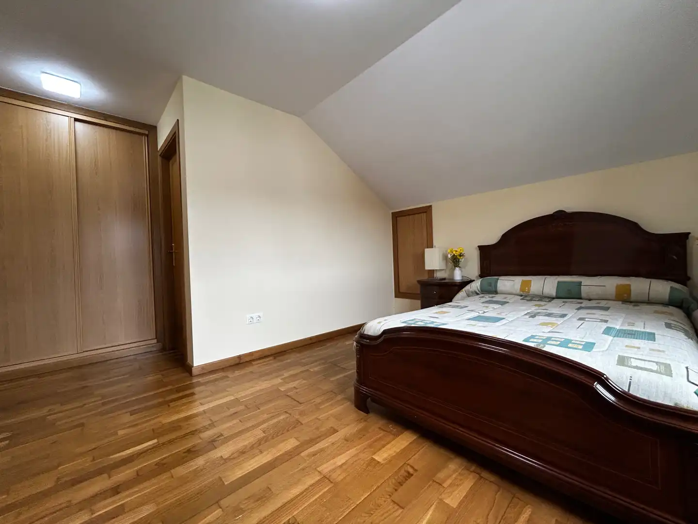 Habitación de Casa o chalet en venta en Vilagarcía de Arousa con Calefacción, Jardín privado y Parquet