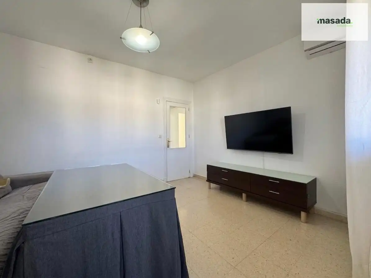 Living room of Flat for sale in Granada  with Air Conditioner, Storage room and Balcony