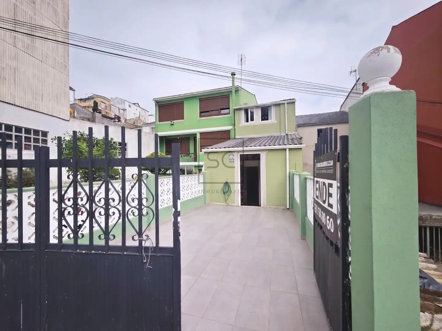 Vista exterior de Casa adosada en venda en Mañón amb Moblat i Balcó