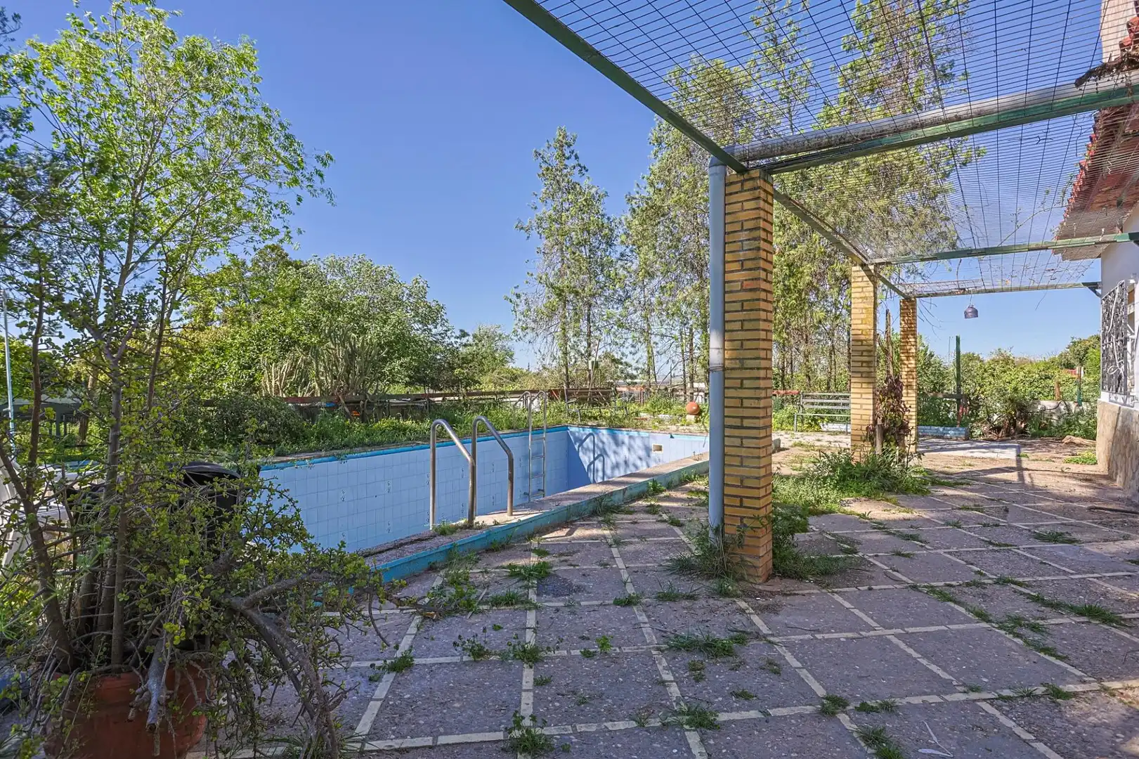Piscina de Casa o xalet en venda en Sanlúcar la Mayor amb Aire condicionat i Piscina