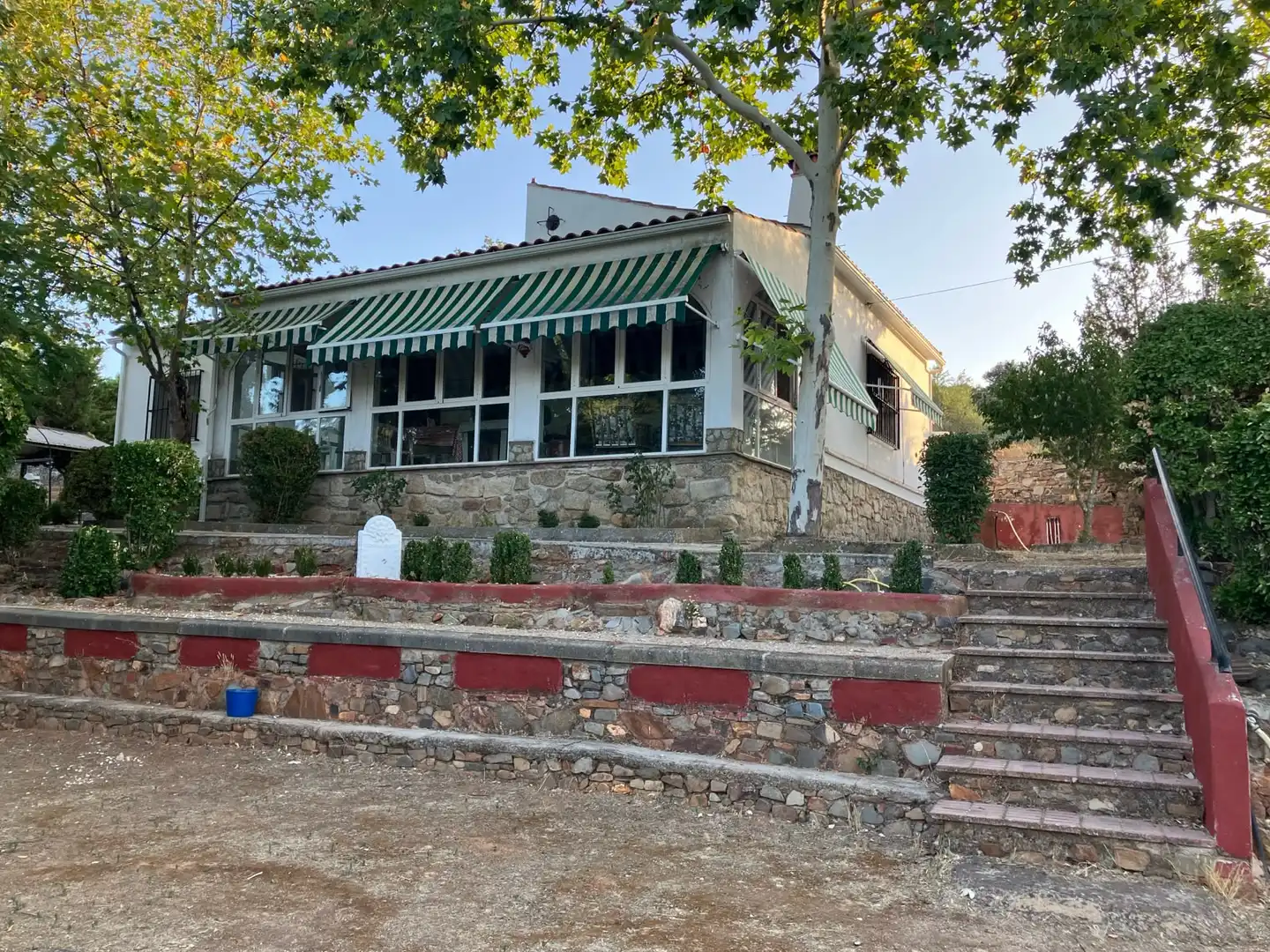 Vista exterior de Casa o xalet en venda en Cáceres amb Aire condicionat, Calefacció i Jardí privat