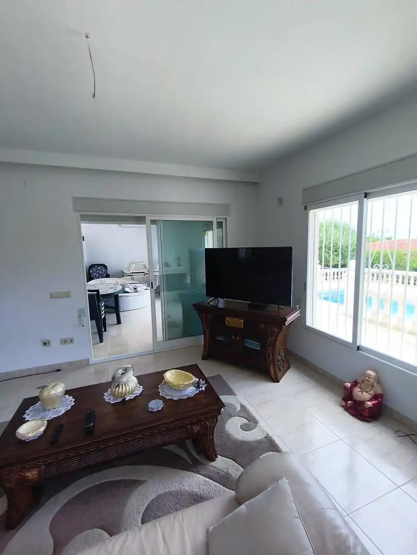 Wohnzimmer von Haus oder Chalet zum Verkauf in L'Alfàs del Pi mit Klimaanlage, Privatgarten und Terrasse