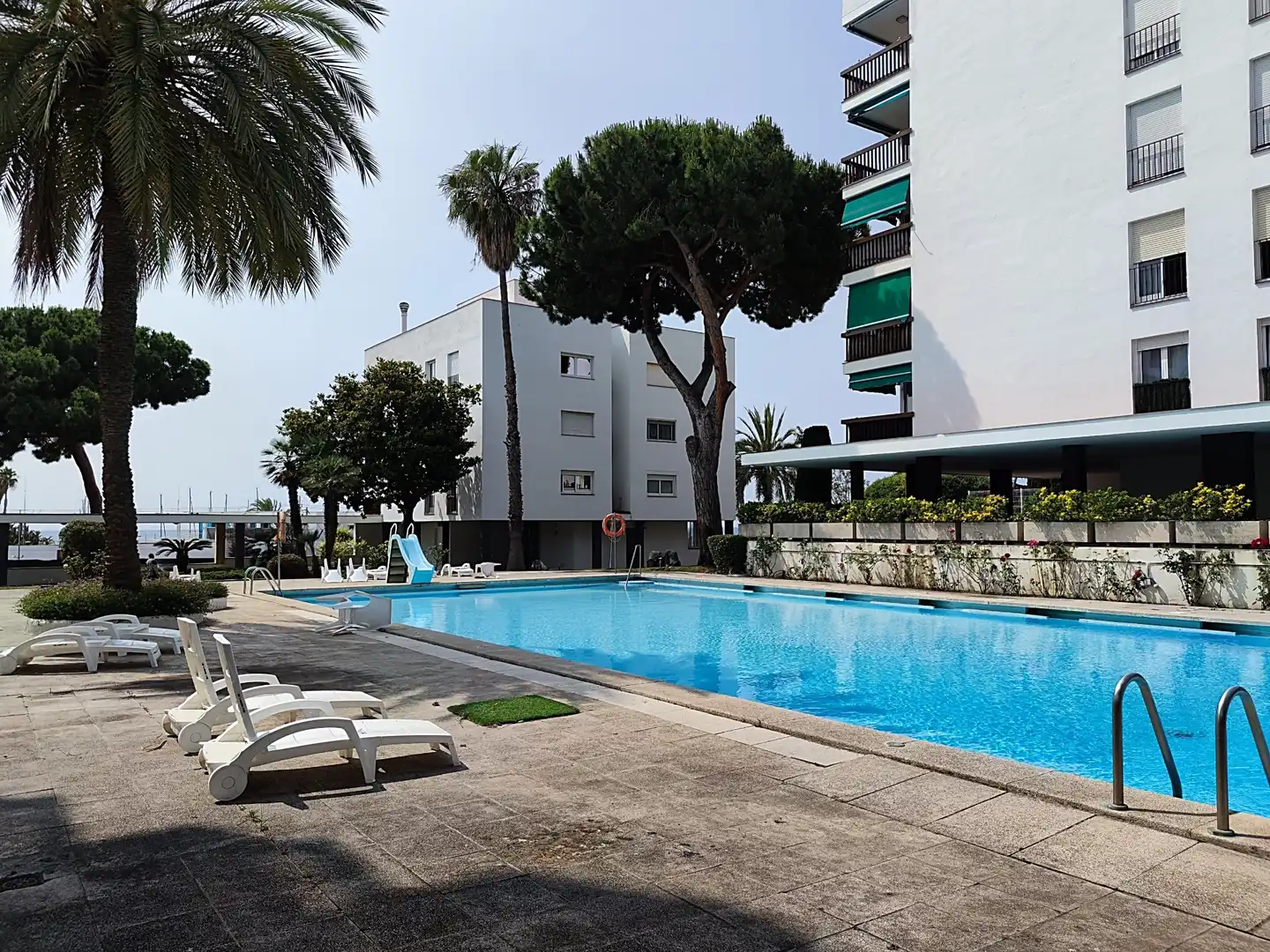 Schwimmbecken von Dachboden zum Verkauf in Sant Andreu de Llavaneres mit Klimaanlage, Heizung und Parkett