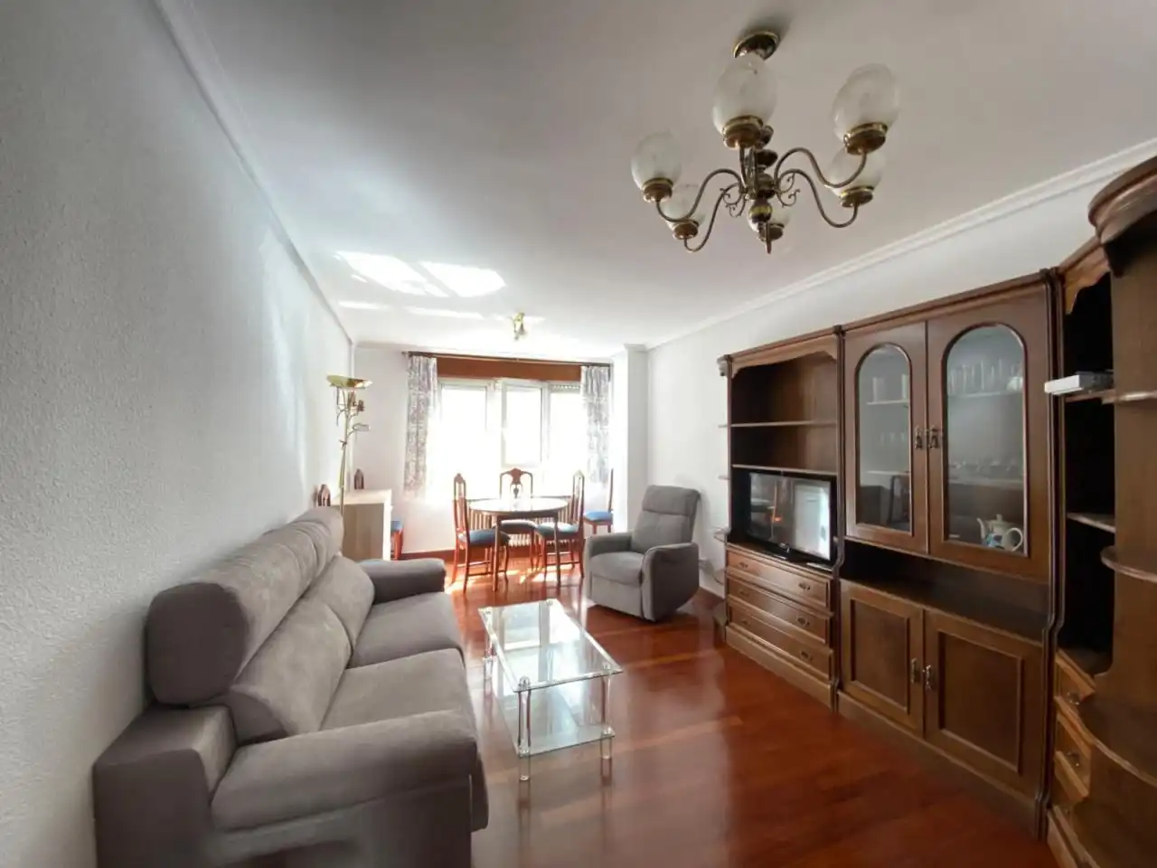 Sala d'estar de Apartament de lloguer en León Capital  amb Calefacció i Moblat