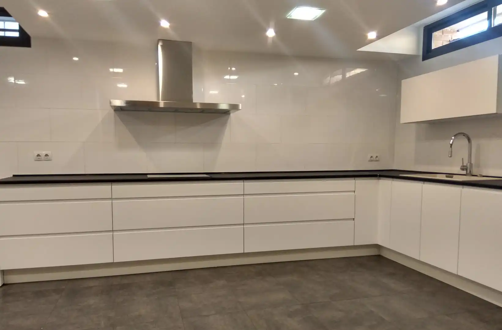 Kitchen of Houses for sale in Zaragoza  with Air Conditioner, Private garden and Parquet flooring