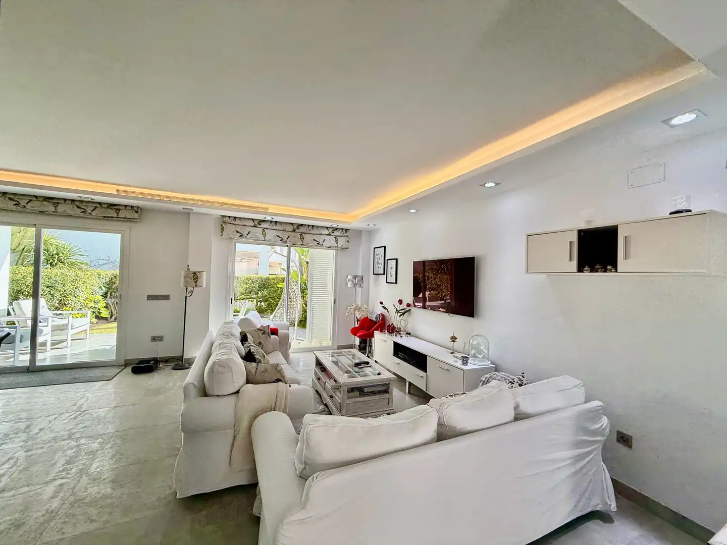 Sala de estar de Casa adosada de alquiler en Marbella con Calefacción, Piscina y Amueblado