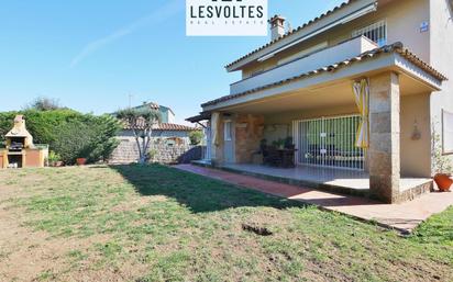 Vista exterior de Casa o xalet en venda en Mont-ras amb Aire condicionat i Terrassa