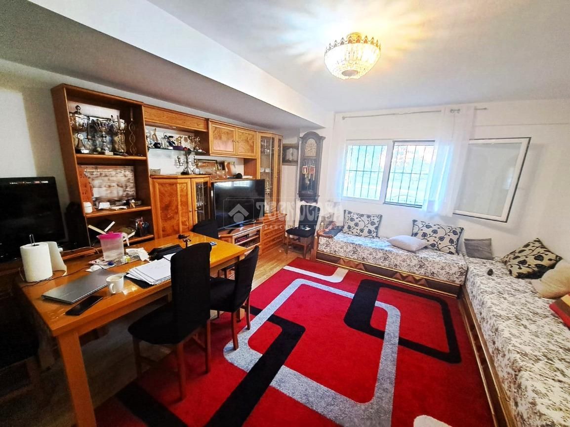 Flat for sale in Reyes