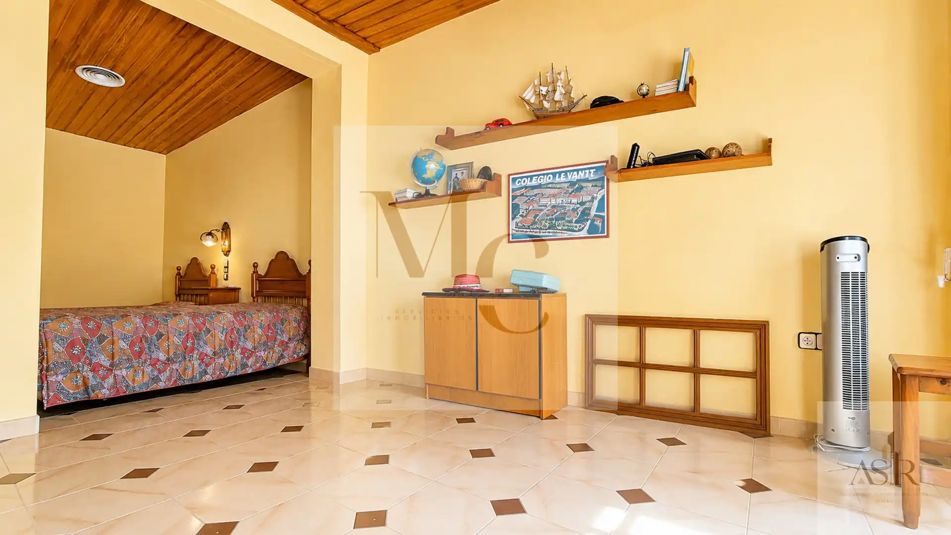 Living room of Houses for sale in Silla  with Storage room