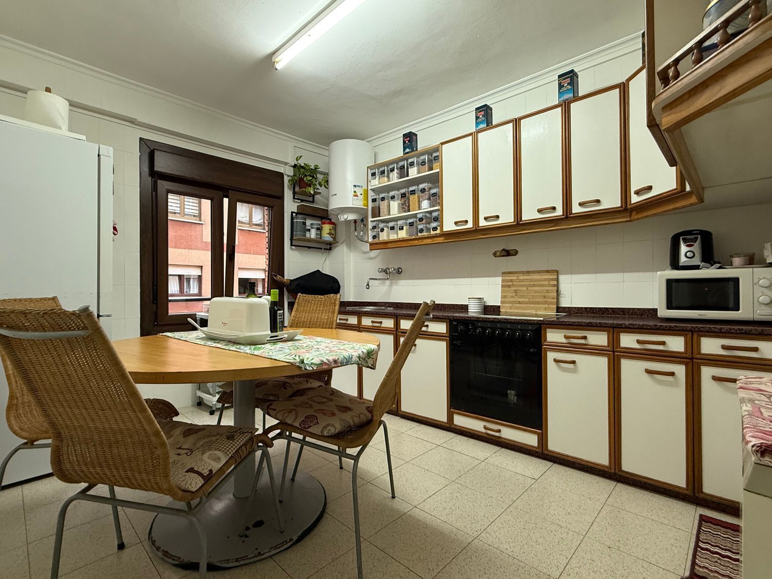 Cuina de Pis en venda en Gijón  amb Calefacció i Piscina