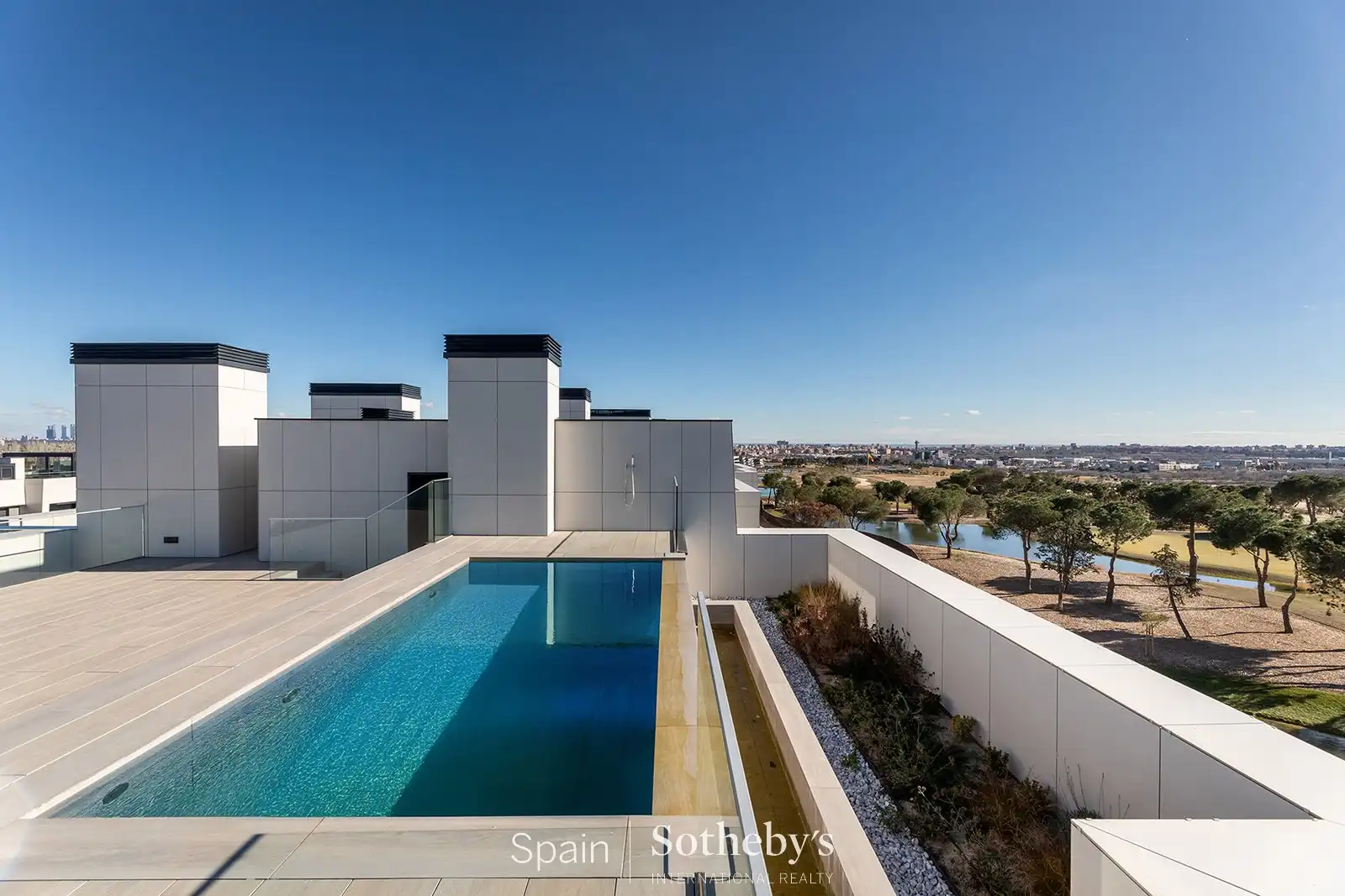 Piscina de Ático de alquiler en Pozuelo de Alarcón con Aire acondicionado, Terraza y Trastero