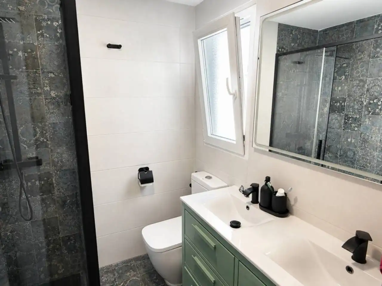 Bathroom of Apartments for sale in Almuñécar  with Air Conditioner