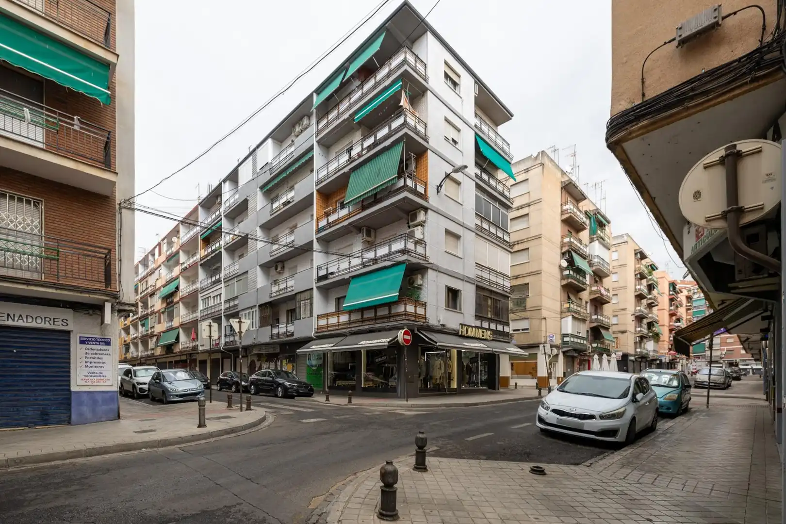 Vista exterior de Piso en venta en Granada con Aire acondicionado, Calefacción y Terraza